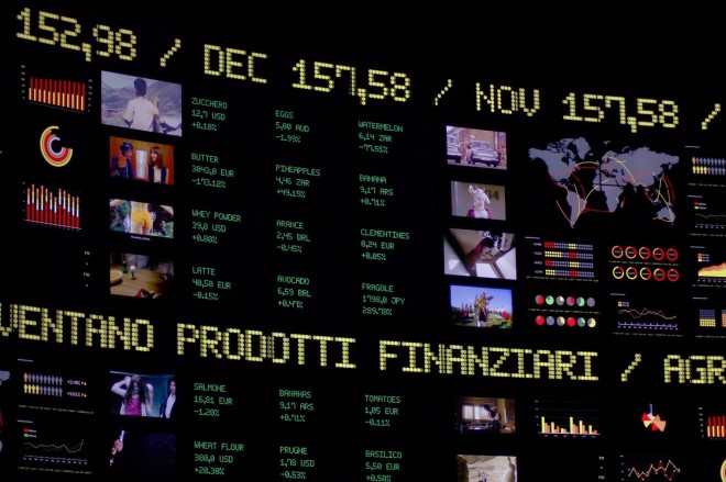 Appena messo piede nel sito espositivo (entrata Ovest di Triulza) non si può evitare il contatto con il primo padiglione: il Padiglione Zero. La maestosità della struttura rende subito l’idea della portata della manifestazione e della grandezza del tema trattato: l’alimentazione. La prima sala “Archivio della Memoria” si compone di una finta biblioteca, volta a simboleggiare l’insieme di riti e usanze alimentari che si sono susseguite nel corso della storia dell’umanità. Ad attirare l’attenzione, nelle sale successive, è senza dubbio il grande albero alto circa 23 metri che buca la struttura uscendo dal padiglione: un modo molto particolare per sottolineare la grandezza e la preponderanza della natura sull’uomo. La Sala dei Semi e la Borsa del Cibo (un muro digitalizzato in pieno stile borsistico che riporta il valore economico degli alimenti) completano il quadro di un padiglione che forse non verrà ricordato per qualcosa in particolare, ma che è assolutamente fondamentale per entrare subito nello spirito di Expo 2015.