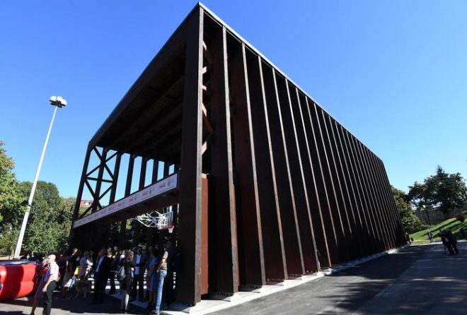 Il campo coperto da basket Coca Cola del parco Robinson inaugurato oggi , 3 ottobre 2016. Ansa/Daniel Dal Zennaro
